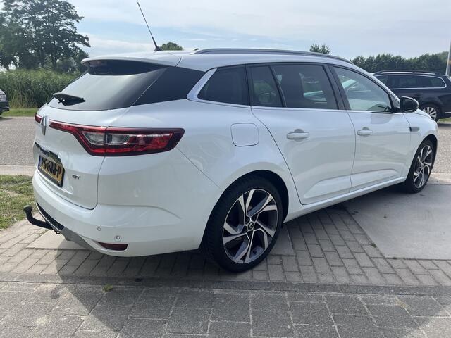 Renault MEGANE Estate 1.5 dCi GT-Line / Groot scherm / Trekhaak / Bose Soud / Keyless / Camera / PDC V+A / Aut.parkeren / 18'' LMV /