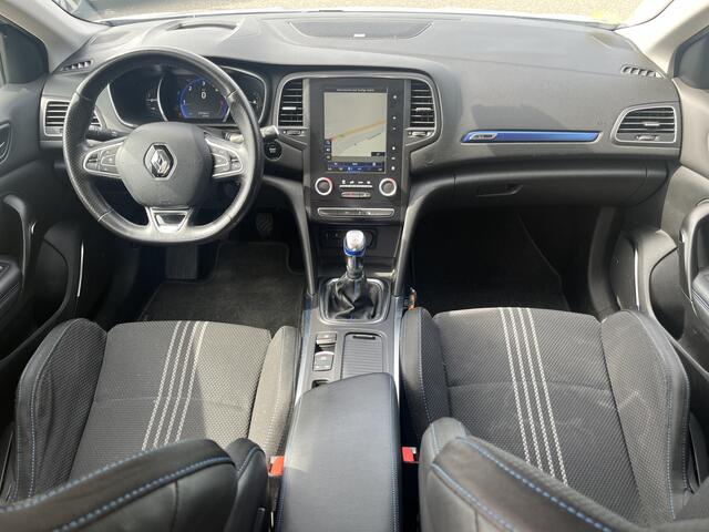 Renault MEGANE Estate 1.5 dCi GT-Line / Groot scherm / Trekhaak / Bose Soud / Keyless / Camera / PDC V+A / Aut.parkeren / 18'' LMV /