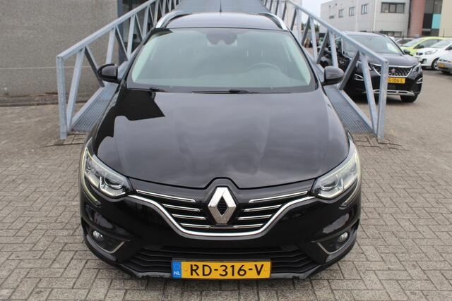 Renault MEGANE Estate 1.5 dCi Bose Navigatie/Achteruitrijcamera/Parkeersensoren rondom/Dodehoek detectie/Park assist/Climate control/Cruise control/Trekhaak/Bluetooth/17'' Lichtmetalen velgen.