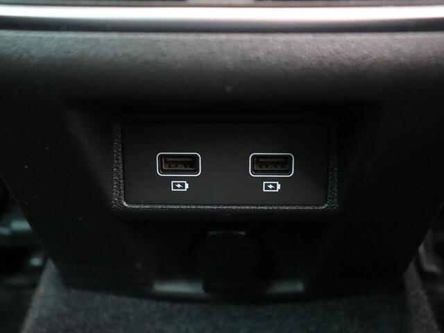 Renault MEGANE TCe 160pk EDC/Autom. R.S. Line | Trekhaak | Stoelverwarming | Head-up Display | Adaptieve cruise |