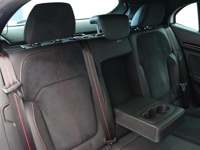 Renault MEGANE TCe 160pk EDC/Autom. R.S. Line | Trekhaak | Stoelverwarming | Head-up Display | Adaptieve cruise |