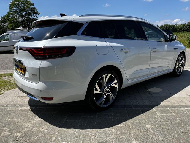 Renault MEGANE Estate 1.6 E-Tech Plug-In Hybrid 160 PK R.S. Line / alcantara leder/ Gt velgen/Bose/ Camera / Head-up display /