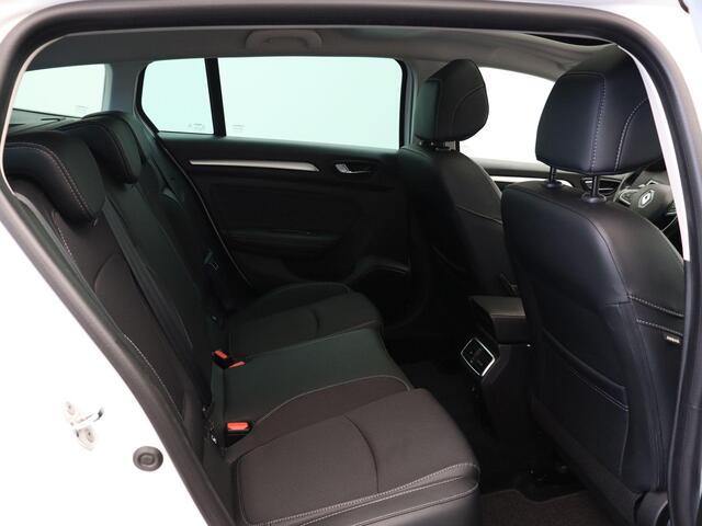 Renault MEGANE Estate 1.5 Blue dCi Intens | Head-Up Display | Panoramadak | Stoel en stuurwiel verwarming | Clima | Achteruitrijcamera.