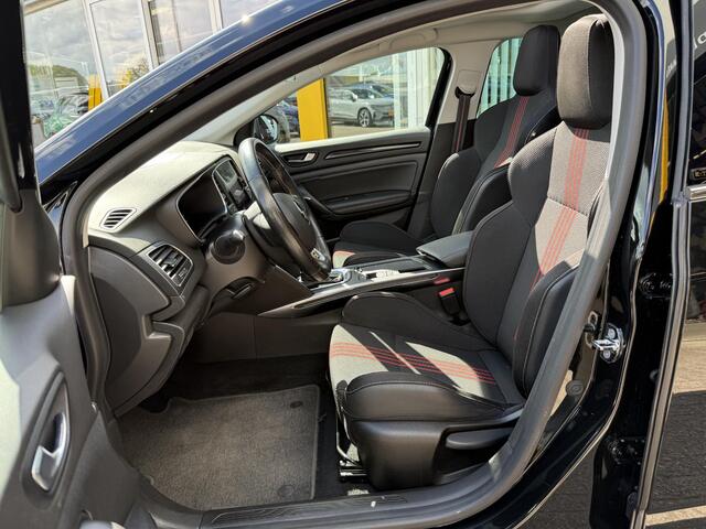 Renault MEGANE Estate 1.6 Plug-In Hybrid 160PK R.S. Line | NAP | Bose Audio | Elektrische glazen shuif-kantel dak | Heads-up display | DAB | Achteruitrijcamera | LED | 18'' lichtmetaal |