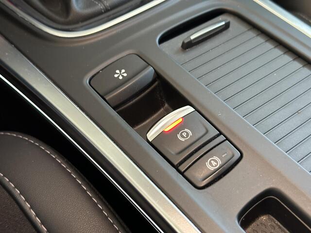 Renault MEGANE 1.3 TCe Intens NAVIGATIE | TREKHAAK | CAMERA | PARKEERSENSOREN