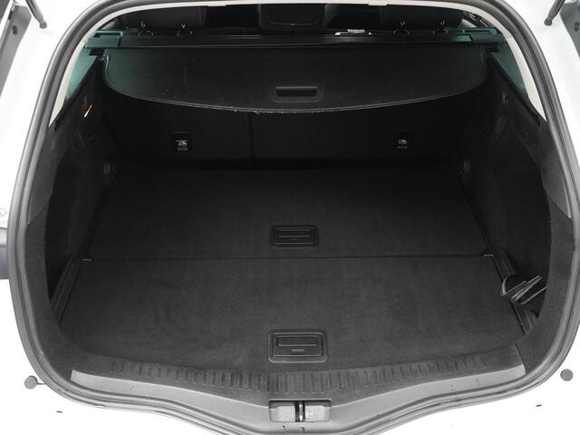 Renault MEGANE Estate 1.3 TCe Limited - 200PK - Cruise Control - Navigatie