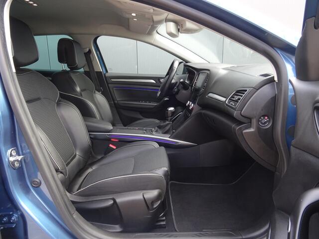 Renault MEGANE Estate 1.2 TCe Bose * HEAD-UP * TREKHAAK * STOEL VERW. !!