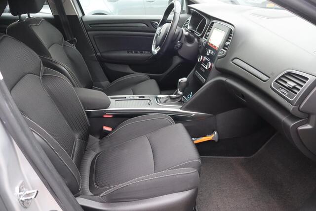 Renault MEGANE Estate 1.5 dCi Limited Navigatie, Trekhaak, Climate control, Cruise control, Lichtmetalen wielen