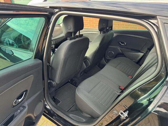 Renault MEGANE Estate 1.2 TCe Limited NAVI PDC TREKHAAK CRUISE LMV LED 2E EIGENAAR, NAP! COMPLEET BOEKJES + 2 SLEUTELS