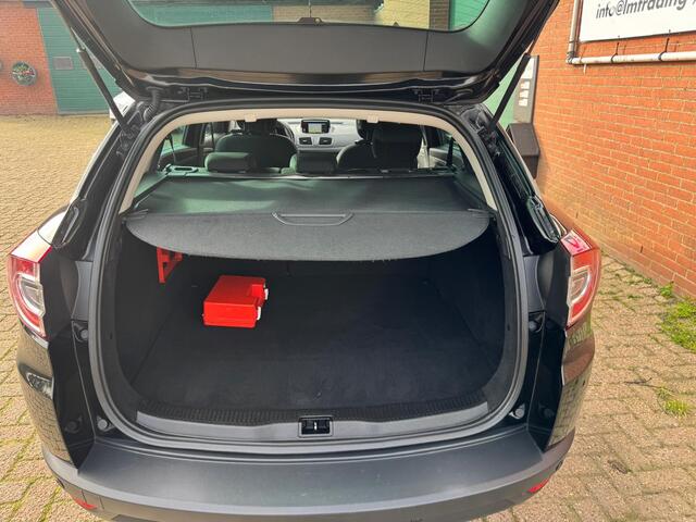 Renault MEGANE Estate 1.2 TCe Limited NAVI PDC TREKHAAK CRUISE LMV LED 2E EIGENAAR, NAP! COMPLEET BOEKJES + 2 SLEUTELS