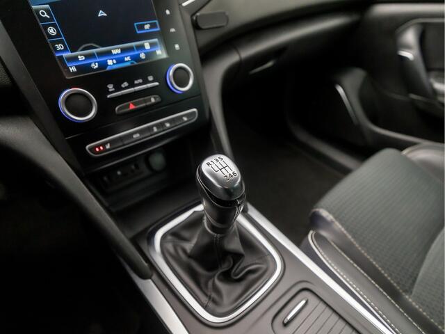 Renault MEGANE Estate 1.2 TCe Signature Bose Sport (VIRTUAL COCKPIT, APPLE CARPLAY, GROOT NAVI, STUUR/STOELVERWARMING, HEAD-UP DISPLAY, BOSE AUDIO, LEDER, CAMERA, KEYLESS, MASSAGE, LED KOPLAMPEN, NIEUWSTAAT)