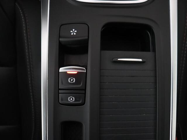 Renault MEGANE 1.6 E-Tech Plug-In Hybrid 160 Business Edition One | Leder | Stoelverwarming | Trekhaak | Carplay | Stuurverwarming | Keyless | Full LED | Navigatie | Climate control | Plug In