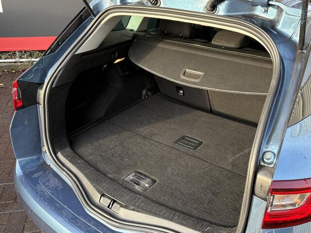 Renault MEGANE Estate 1.2 TCe Limited - Navigatie - Climate Control - Trekhaak - Cruise Control