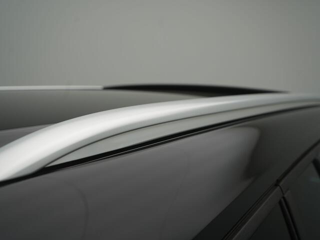 Renault MEGANE Estate TCe 140 Bose - RIJKLAARPRIJS - Achteruitrijcamera - Elektrisch Glazen Schuif/Kanteldak - Dealeronderhouden