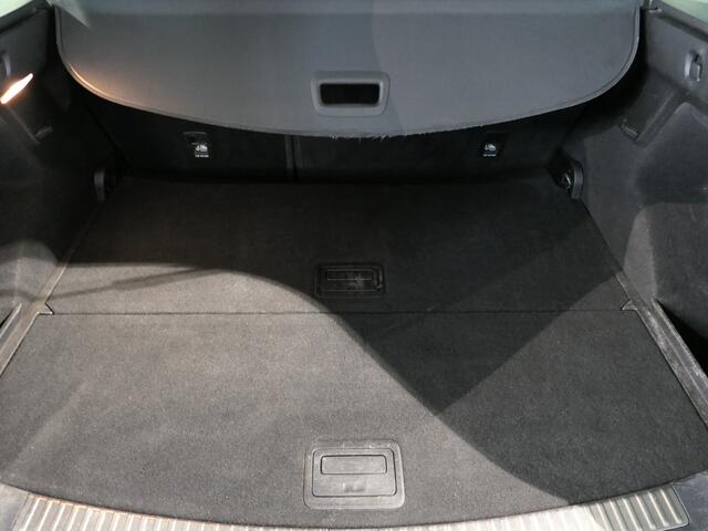 Renault MEGANE Estate 1.3 TCe Intens Dode hoek - Trekhaak - Headup display - Parkeerassistent