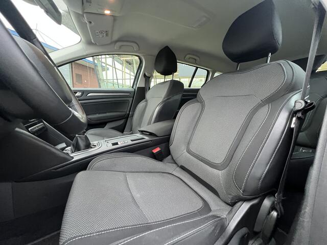 Renault MEGANE Estate 1.3 TCe 140PK Equilibre / Dealer onderhouden / Climate / Cruise / Parkeersensoren V+A / NAP /