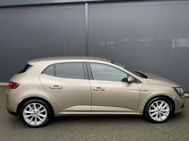 Renault MEGANE 1.5 dCi Bose Airco - Cruise control - Parkeersensoren voor en achter - Navigatiesysteem - Keyless entry - Mistlampen voor - Bluetooth - Rijstrooksensor - Stuurmultifunctioneel - Elektrische ramen voor en - Zeer weinig kilometers