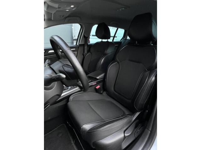 Renault MEGANE Estate 1.3 TCe 140 Techno | Pack Parking | Trekhaak | All seasonbanden