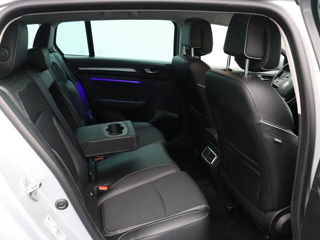 Renault MEGANE Estate 140pk TCe Bose | Trekhaak | Parkeersensoren rondom | Achteruitrijcamera | Stoelverwarming | Head-up display | Dodehoek Detectie |