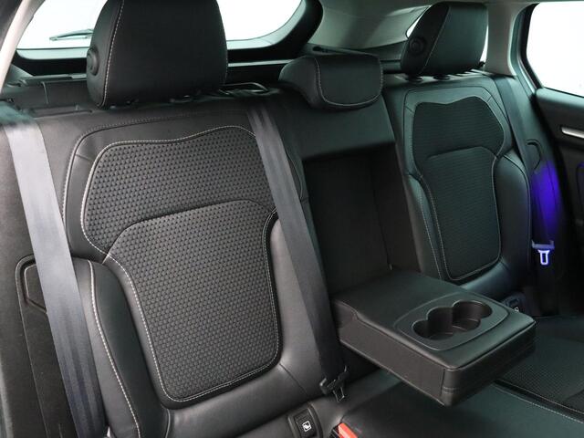 Renault MEGANE Estate 140pk TCe Bose | Trekhaak | Parkeersensoren rondom | Achteruitrijcamera | Stoelverwarming | Head-up display | Dodehoek Detectie |