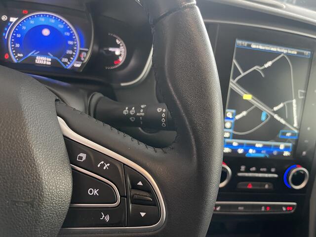 Renault MEGANE Estate 1.5 dCi Zen Automaat - Airco - Cruise control - Parkeersensoren voor en achter - Dakrails - Bluetooth - Navigatie full map - Stuur multifunctioneel - Stuur leder - Mistlampen voor - elektrische ramen voo