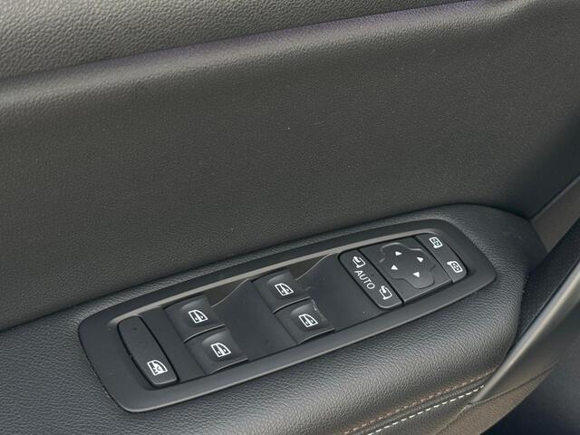 Renault MEGANE Estate 1.3 TCe 160 Business Edition One NL-AUTO | VOL LEDER | STOELVERWARMING