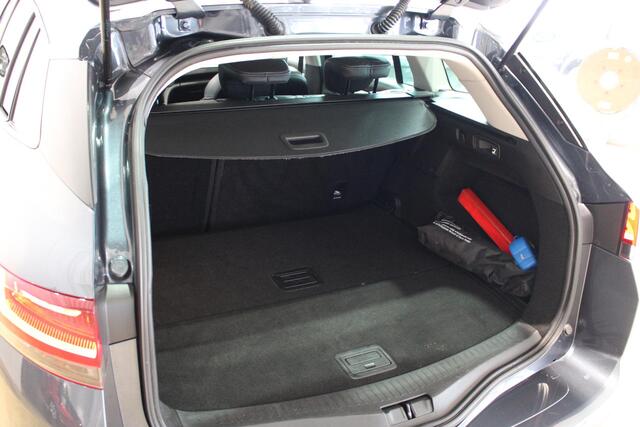 Renault MEGANE Estate 1.3 TCe 140 Techno | Trekhaak | Camera achter | Pakeersensoren voor en achter |