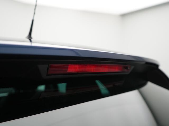 Renault MEGANE TCe 140 EDC Limited - RIJKLAARPRIJS - Automaat - All Seasonbanden - Achteruitrijcamera - Cruise Control - Trekhaak - Dealeronderhouden