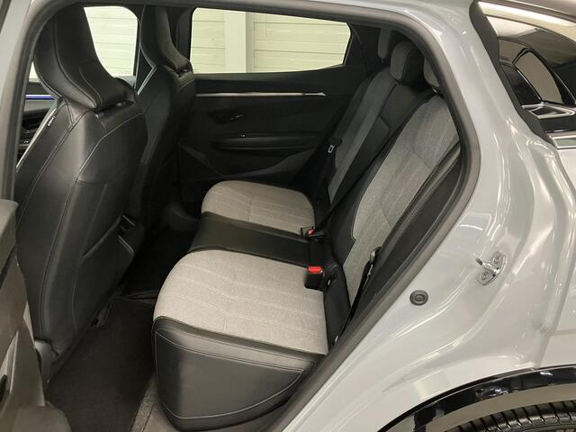 Renault MEGANE E-Tech EV60 Optimum Charge Equilibre / 470 KM WLTP / 3-Fase AC Laden / Google Maps Navigatie / Trekhaak / Camera / Stoel- en Stuurverwarming / 20 Inch Wielen / Digitaal Dashboard / Climate Control / Adaptive Cruise Control /