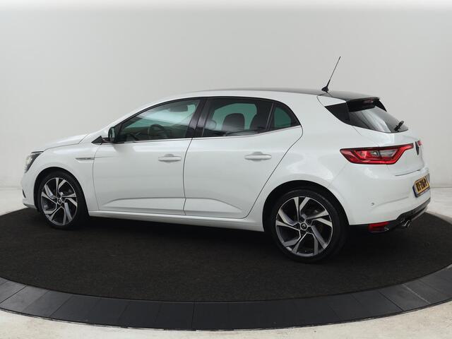 Renault MEGANE 1.6 DCI GT | Head-Up | Stoelverwarming | Camera | Massage | Full LED | BOSE Sound | Keyless | Half leder | Sfeerverlichting | Climate control | Bluetooth | Cruise control