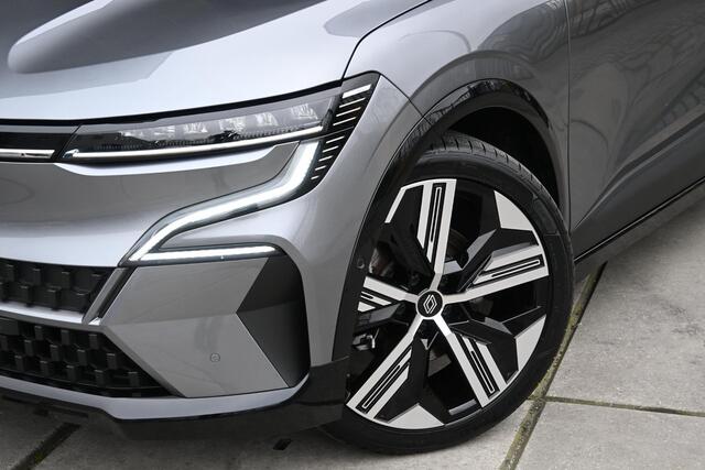 Renault MEGANE E-Tech comfort range iconic 60 kWh | HARMAN/KARDON | 360 CAMERA | STUUR/STOELVERWARMING | LEDER | ADAPT. CRUISE CONTROL | CLIMATE CONTROL | PDC | LMV