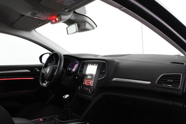 Renault MEGANE Estate 1.3 TCe Limited Trekhaak/Camera/All season banden/parkeersensoren voor en achter