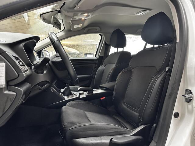 Renault MEGANE Estate 1.3 TCe Zen/ Apple + Android/ DAB+/ Navi/ Clima/ Cruise/ Elek. pakket/ Isofix/ Bluetooth/ Armsteun/ Multi. LEDER. Stuur/ Mistl./ PDC V+A/ Chroom/ Dakrails.