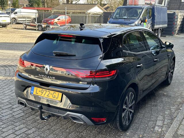 Renault MEGANE 140PK RS Line | BOSE Audio | Afn. Trekhaak | Keyless | Dodehoek detectie | Sportstoelen | Ambiant light | Park assist | AR Camera | Head up display