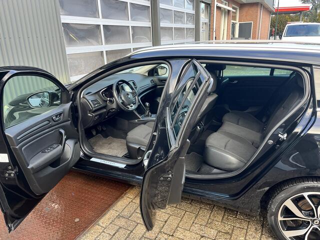 Renault MEGANE Estate 1.3 TCe Airco Cruise control Trekhaak 1700kg trekgewicht Telefoonverbinding Stuurwielbediening 5-Persoons Navigatiesysteem