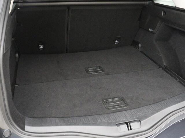 Renault MEGANE 1.3 TCe Business Zen | Trekhaak | Camera | Carplay | Keyless | Navigatie | Full LED | Parkeerhulp | Cruise control | Bluetooth | Climate control