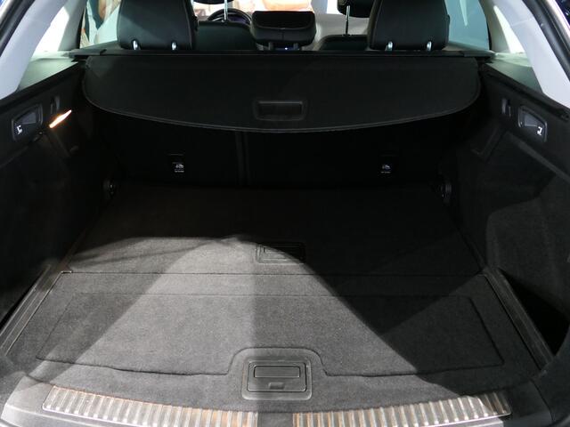 Renault MEGANE Estate 1.3 TCe Bose - Camera - Dodehoek - Parkeerassistent - Sensor v+a