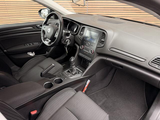 Renault MEGANE Estate 1.3 TCe Limited Navi / Trekhaak / Clima / PDC