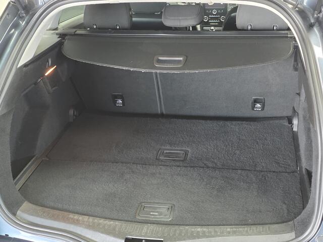 Renault MEGANE Estate 1.5 dCi Eco2 Zen/ D-Riem verv: 150.000 KM!/ Trekhaak/ 16'' LMV/ DAB+/ Navi/ Clima/ Cruise/ Elek. pakket/ Isofix/ Bluetooth/ Multi. LEDER. Stuur/ Mistl./ Chroom/ Dakrails/ LED Dagrijverl.