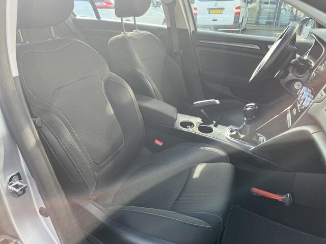 Renault MEGANE Estate 1.3 TCe Airco Cruise control Parkeersensoren voor en achter Telefoonverbinding Stuurwielbediening 5-Persoons Navigatiesysteem