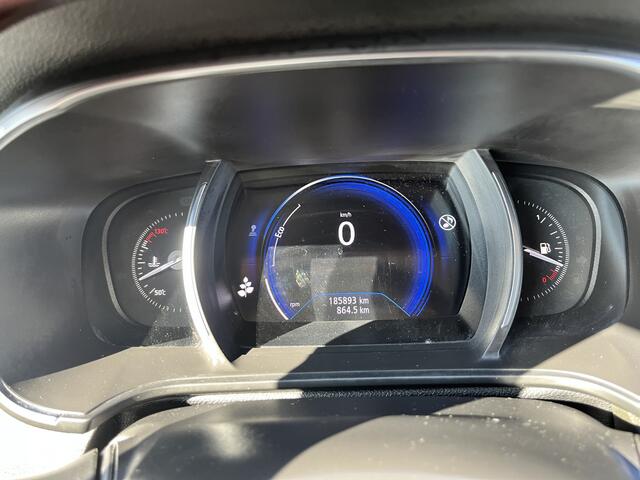 Renault MEGANE Estate 1.3 TCe Limited Airco Trekhaak Parkeerhulp voor en achter Getint glas vanaf B-styl Lichtmetalen velgen