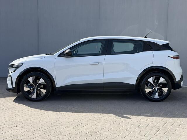Renault MEGANE E-Tech EV40 Boost Charge Equilibre Automaat / Dealer Onderhouden / Achteruitrijcamera / Navigatie Apple Carplay Android / 18" LM met All season banden / DAB /