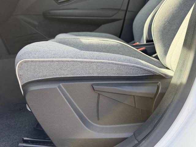 Renault MEGANE E-Tech EV40 Boost Charge Equilibre Automaat / Dealer Onderhouden / Achteruitrijcamera / Navigatie Apple Carplay Android / 18" LM met All season banden / DAB /