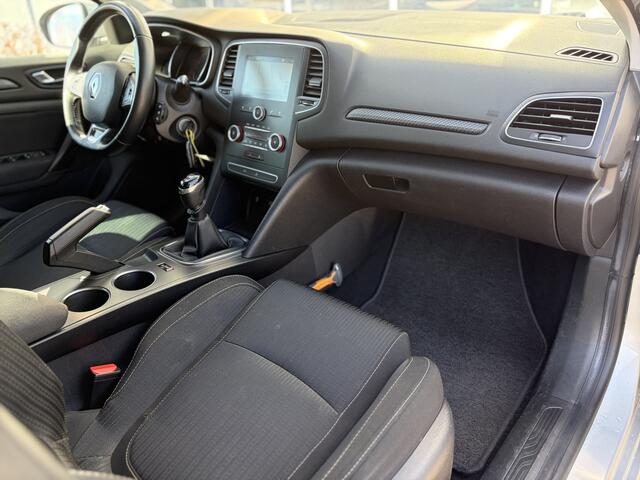 Renault MEGANE Estate 1.2 TCe Zen 100pk | Apple Carplay/Android Auto | Cruise control | DAB | Navigatiesysteem full map | Parkeersensor voor en achter | Trekhaak afneembaar | Zeer nette auto!