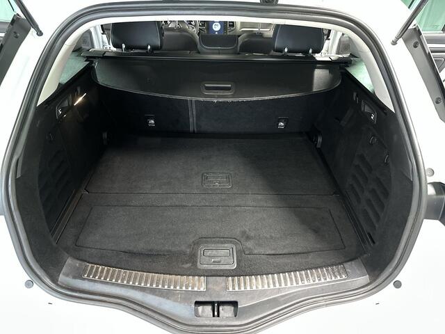 Renault MEGANE Estate 1.3 TCe 140 Bose Trekhaak | Pano | LED