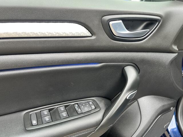 Renault MEGANE Estate 1.3 TCe Business Edition One Airco Trekhaak 1700kg trekgewicht Cruise control Head up display Parkeersensoren voor en achter Achterruitrijcamera Telefoonverbinding Stuurwielbediening 5-Persoons Navigatiesysteem Lichtmeta