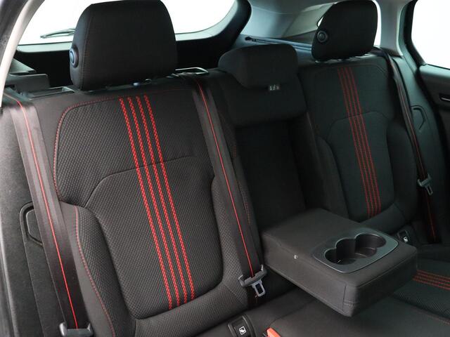 Renault MEGANE Estate TCe 140pk EDC RS Line | Trekhaak | Dealer onderhouden | Parkeersensoren voor en achter | Achteruitrijcamera | Climate control |