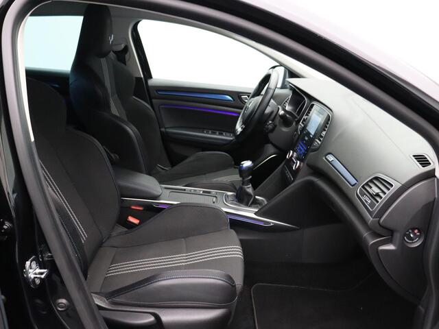 Renault MEGANE Estate 130pk TCe GT-Line | Bose | Trekhaak | Dodehoek detectie | Parkeersensoren rondom | Climate control | Achteruitrijcamera |