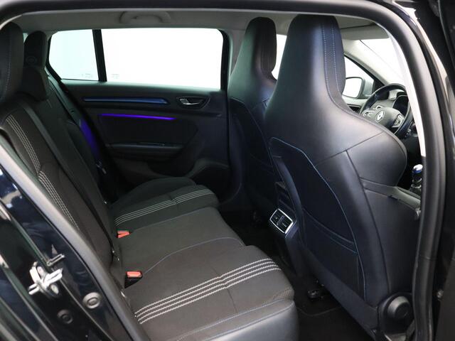 Renault MEGANE Estate 130pk TCe GT-Line | Bose | Trekhaak | Dodehoek detectie | Parkeersensoren rondom | Climate control | Achteruitrijcamera |