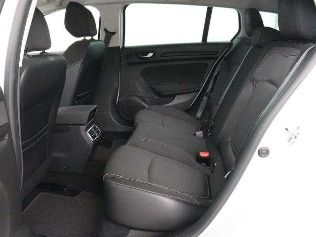 Renault MEGANE 1.2 TCe Limited | Trekhaak | Carplay | Navigatie | Keyless | Climate control | DAB | Parkeerhulp | Cruise control | Bluetooth | Getint glas